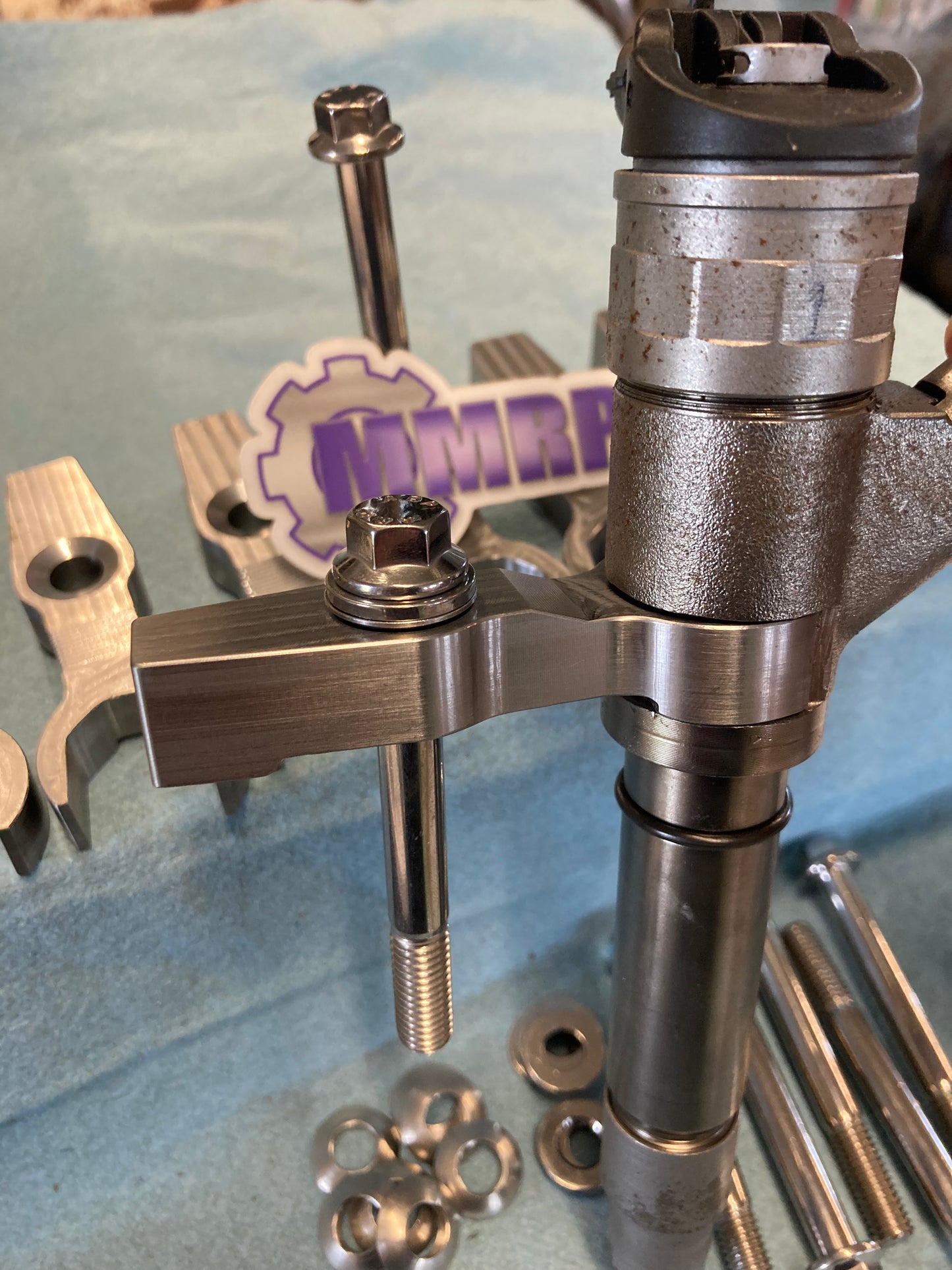 04.5-10 DURAMAX BILLET INJECTOR HOLD DOWNS WITH STAINLESS ARP BOLTS ...